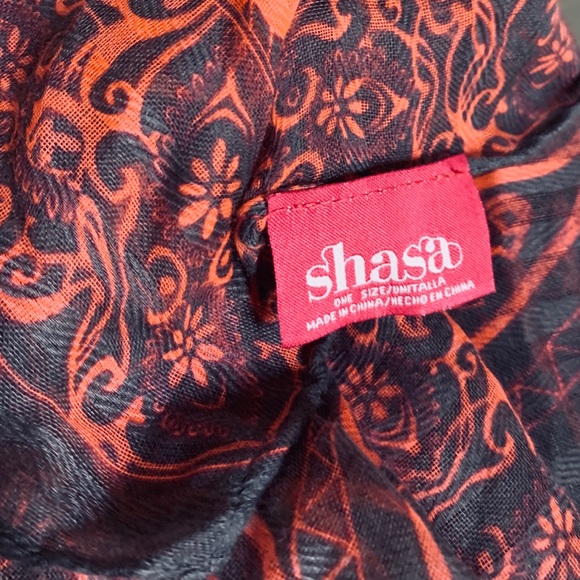 Shasa scarf designs shapes Ruana - Picture 6 of 8